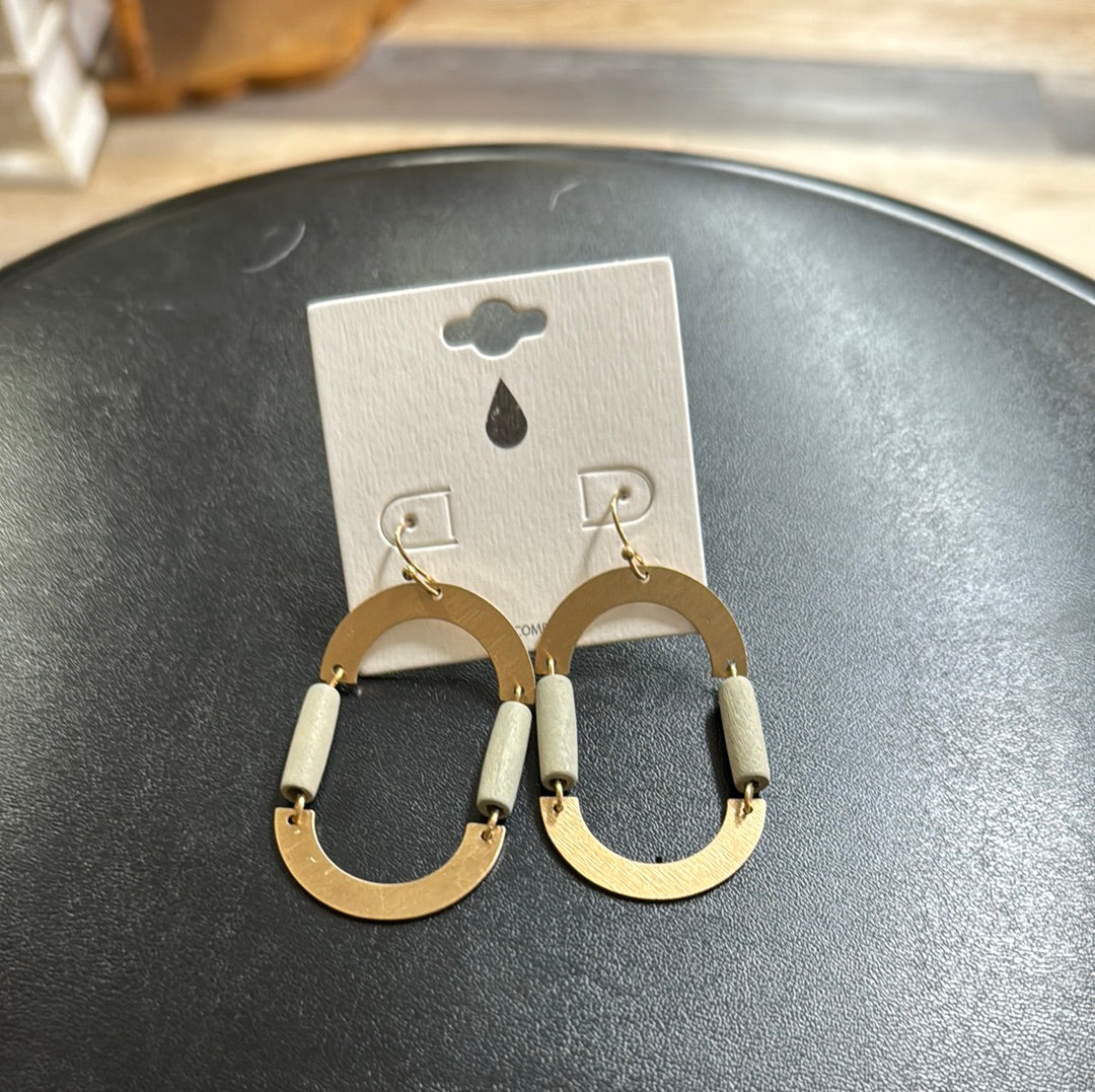 Oval dangle earrings