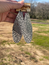 Load image into Gallery viewer, Hand made earring