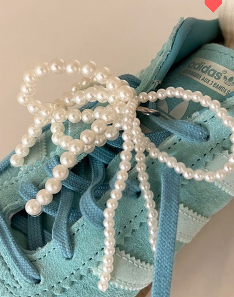 Pearl bow shoe charm